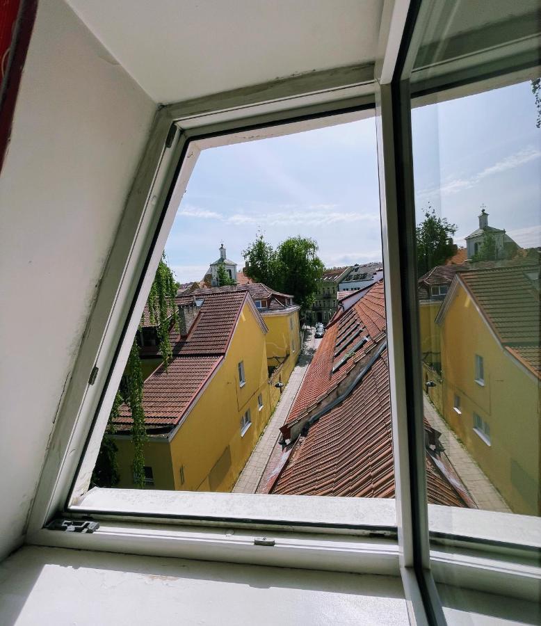 Mikalo House Hostel Vilnius Ngoại thất bức ảnh
